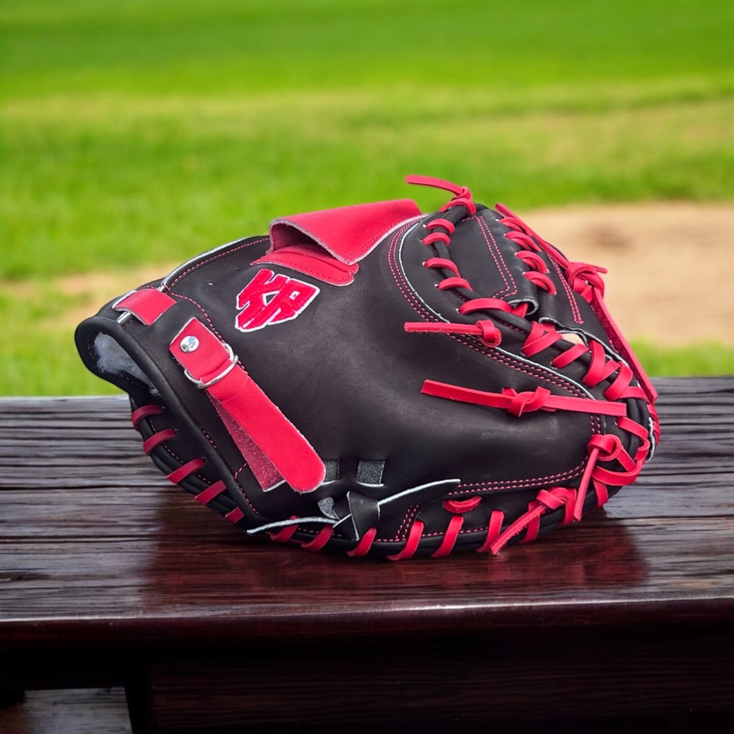 33.5 Catcher's Mitt Black & Red